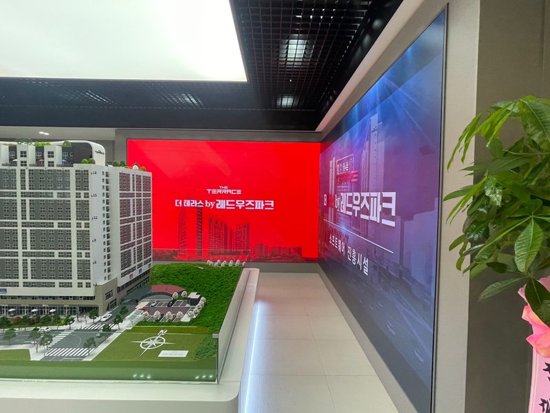 레드우즈파크 모델하우스 홍보 LED